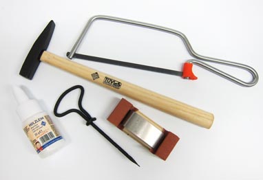 Werkzeugset Säge, Hammer, Schleifblock, Bohrer